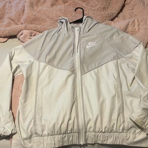 Nike Women’s XL Windbreaker Jacket